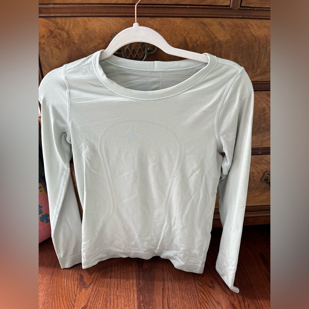 lululemon long sleeve loose swiftly size 4